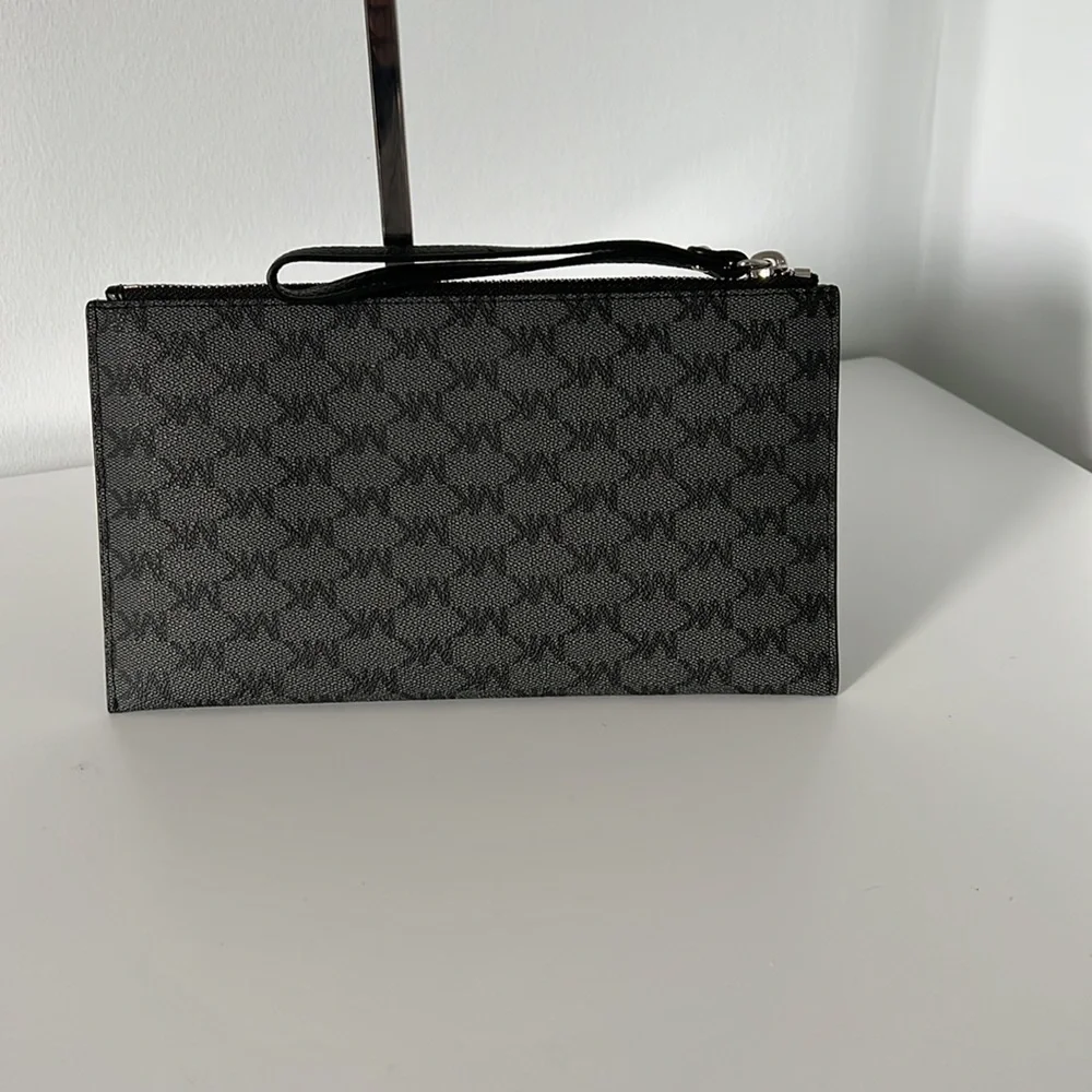 Michael Kors wristlet with silver hardware - Picture 4 of 6